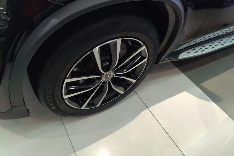Used Mercedes-Benz GLC 2022 Refreshed GLC 300 L 4MATIC Dynamic Edition Left Front Wheel Hub