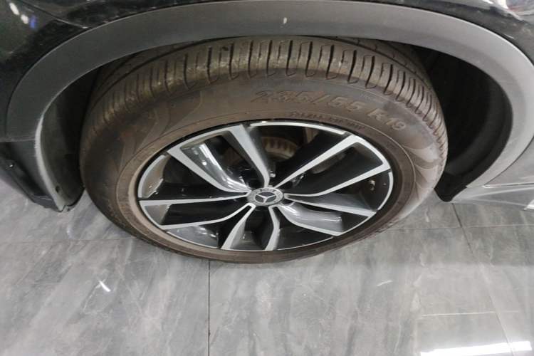 Used Mercedes-Benz GLC 2022 Facelift GLC 260 L 4MATIC Luxury Edition Left Front Wheel Hub