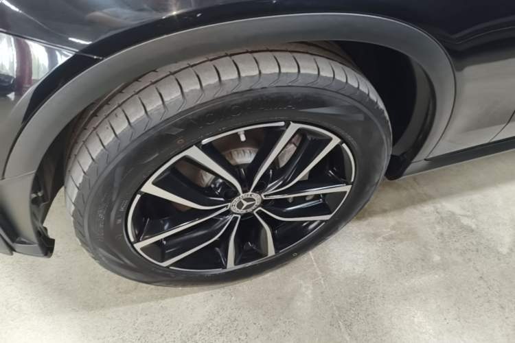 Used Mercedes-Benz GLC 2022 Second Facelift GLC 260 L 4MATIC Luxury Edition Left Front Wheel Hub