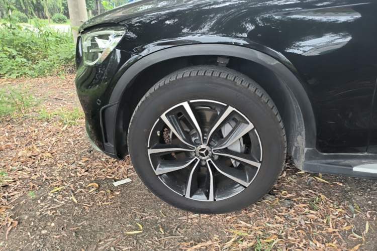 Used Mercedes-Benz GLC 2022 Second Facelift GLC 260 L 4MATIC Luxury Edition Left Front Wheel Hub
