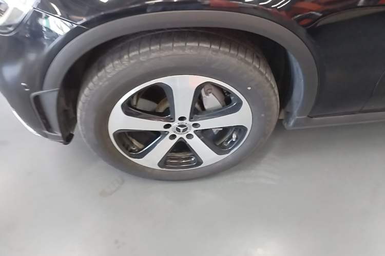 Used Mercedes-Benz GLC 2022 Facelifted GLC 260 L 4MATIC Dynamic Edition Left Front Wheel Hub