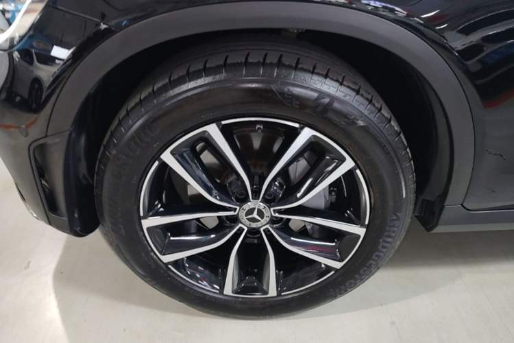 Used Mercedes-Benz GLC 2022 Second Facelift GLC 260 L 4MATIC Luxury Edition Left Front Wheel Hub