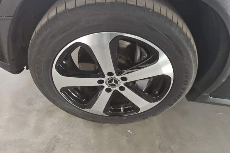 Used Mercedes-Benz GLC 2022 Facelifted GLC 260 L 4MATIC Dynamic Edition Left Front Wheel Hub