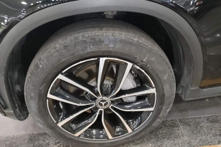 Used Mercedes-Benz GLC 2022 Facelift GLC 260 L 4MATIC Luxury Edition Left Front Wheel Hub