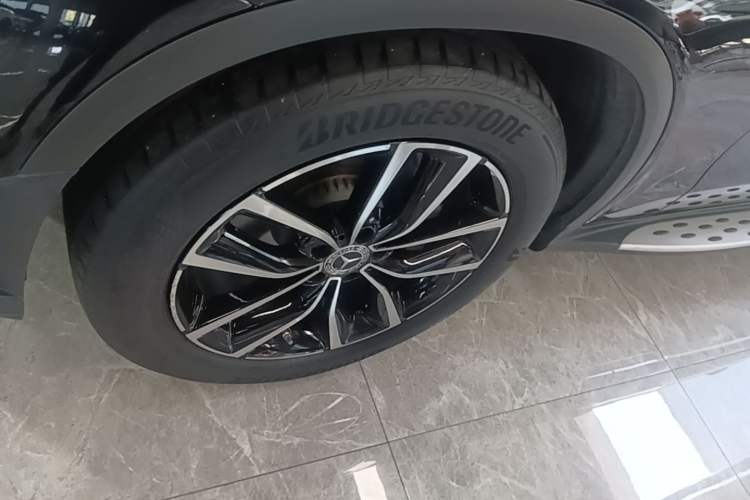 Used Mercedes-Benz GLC 2022 Second Facelift GLC 260 L 4MATIC Luxury Edition Left Front Wheel Hub