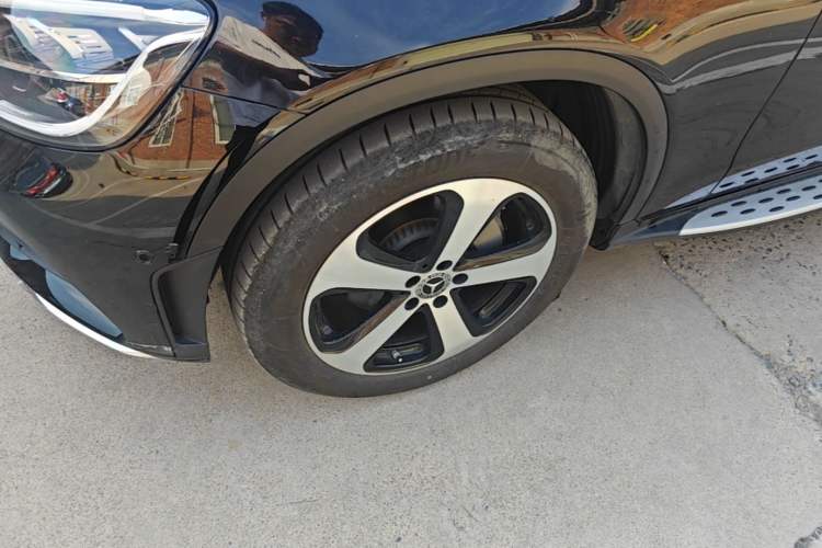 Used Mercedes-Benz GLC 2022 Facelifted GLC 260 L 4MATIC Dynamic Edition Left Front Wheel Hub
