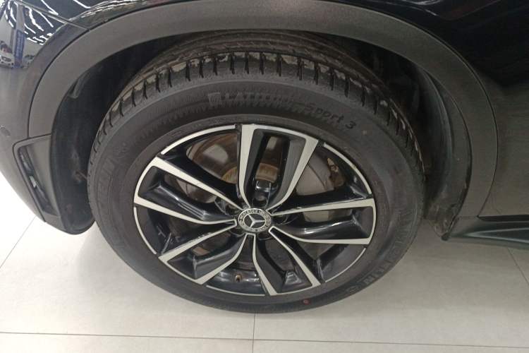 Used Mercedes-Benz GLC 2022 Second Facelift GLC 260 L 4MATIC Luxury Edition Left Front Wheel Hub