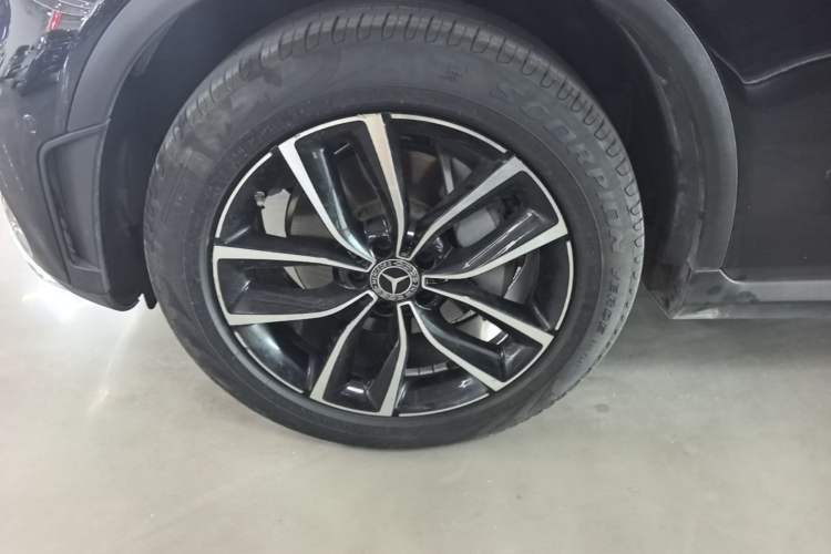 Used Mercedes-Benz GLC 2022 Facelift GLC 260 L 4MATIC Luxury Edition Left Front Wheel Hub