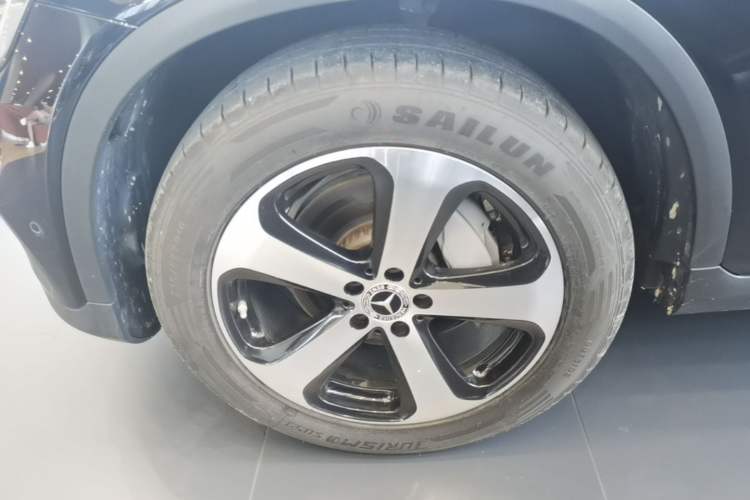 Used Mercedes-Benz GLC 2022 Refreshed GLC 260 L 4MATIC Dynamic Edition Left Front Wheel Hub
