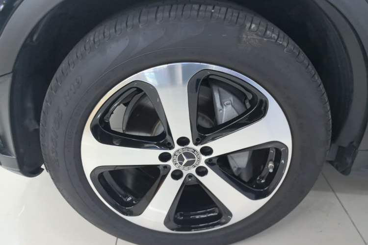 Used Mercedes-Benz GLC 2022 Facelifted GLC 260 L 4MATIC Dynamic Edition Left Front Wheel Hub