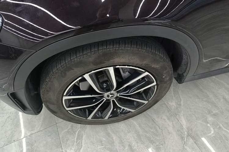 Used Mercedes-Benz GLC 2022 Facelift GLC 260 L 4MATIC Luxury Edition Left Front Wheel Hub