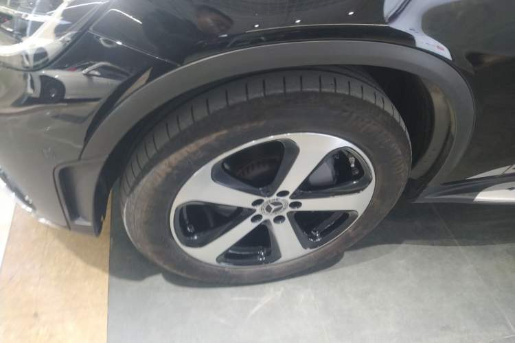 Used Mercedes-Benz GLC 2022 Facelifted GLC 260 L 4MATIC Dynamic Edition Left Front Wheel Hub