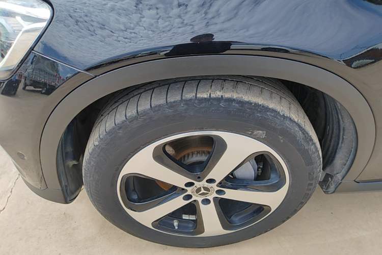 Used Mercedes-Benz GLC 2022 Refreshed GLC 260 L 4MATIC Dynamic Edition Left Front Wheel Hub