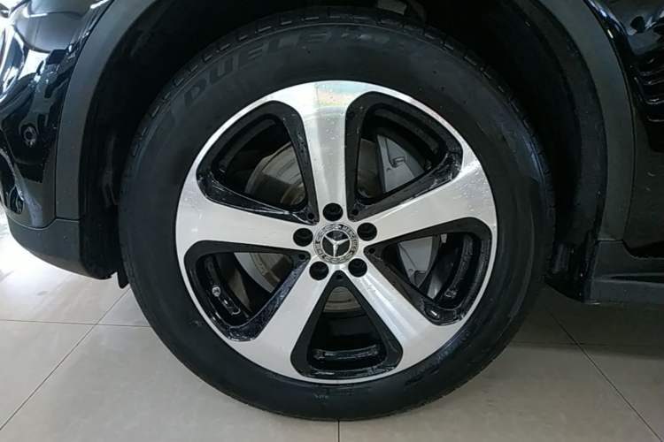 Used Mercedes-Benz GLC 2022 Second Facelift GLC 260 L 4MATIC Dynamic Edition Left Front Wheel Hub