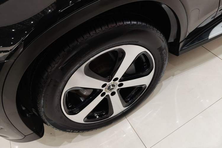 Used Mercedes-Benz GLC 2022 Second Facelift GLC 260 L 4MATIC Dynamic Edition Left Front Wheel Hub