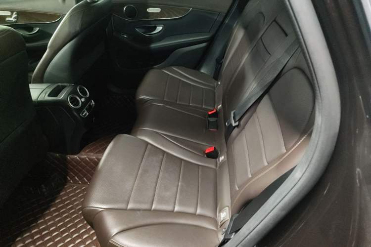 Used Mercedes-Benz GLC 2022 Second Facelift GLC 260 L 4MATIC Luxury Edition Left Rear Seat
