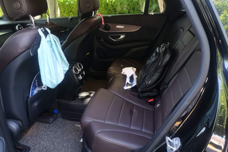 Used Mercedes-Benz GLC 2022 Second Facelift GLC 260 L 4MATIC Luxury Edition Left Rear Seat