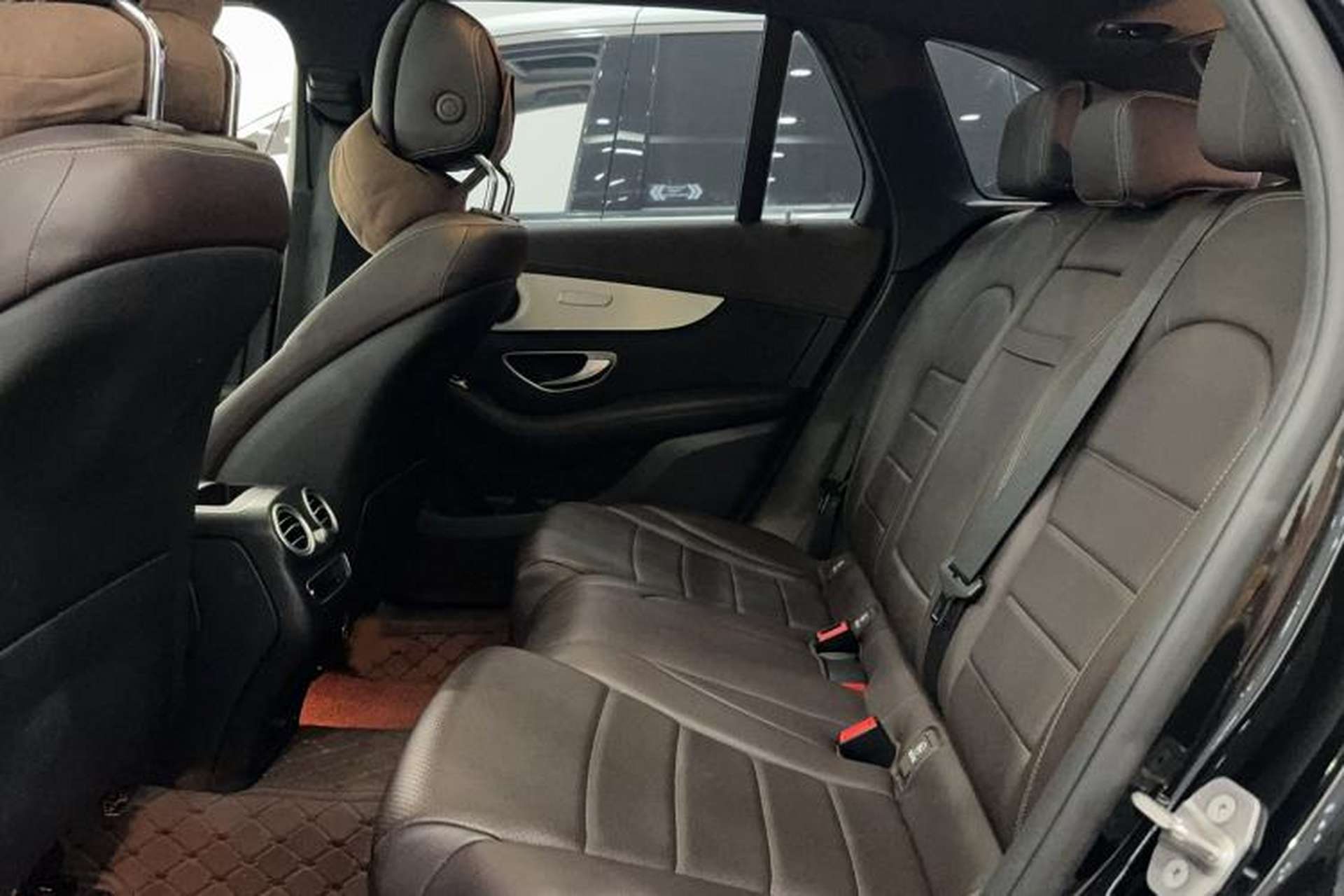 Used Mercedes-Benz GLC 2022 Refreshed GLC 260 L 4MATIC Dynamic Edition Left Rear Seat