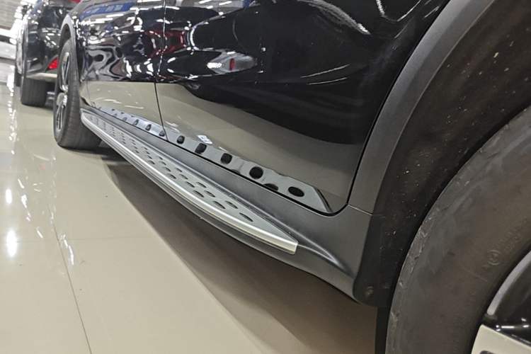 Used Mercedes-Benz GLC 2022 GLC 300 L 4MATIC Dynamic Model Left Side Sill