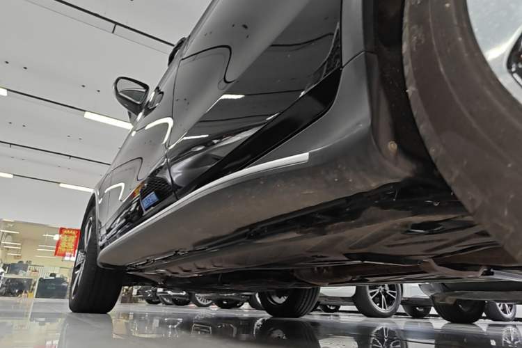 Used Mercedes-Benz GLC 2022 Refreshed GLC 300 L 4MATIC Dynamic Edition Prestige Version Left Side Sill