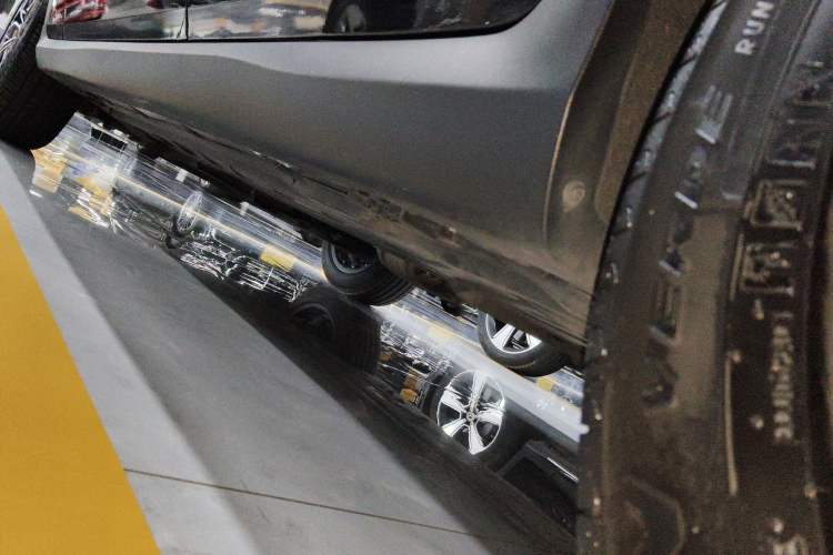 Used Mercedes-Benz GLC 2022 Second Facelift GLC 260 L 4MATIC Luxury Edition Left Side Sill