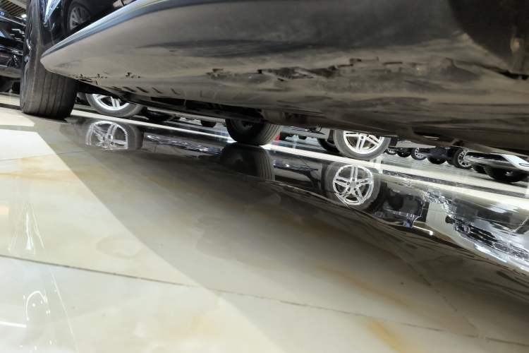 Used Mercedes-Benz GLC 2022 Second Facelift GLC 260 L 4MATIC Luxury Edition Left Side Sill