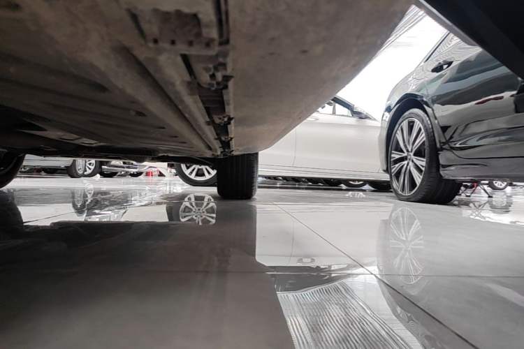 Used Mercedes-Benz GLC 2022 Second Facelift GLC 260 L 4MATIC Luxury Edition Left Side Sill