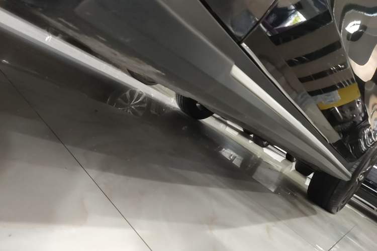 Used Mercedes-Benz GLC 2022 Facelift GLC 260 L 4MATIC Luxury Edition Left Side Sill
