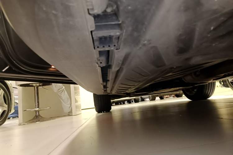 Used Mercedes-Benz GLC 2022 GLC 300 L 4MATIC Dynamic Model Left Side Sill