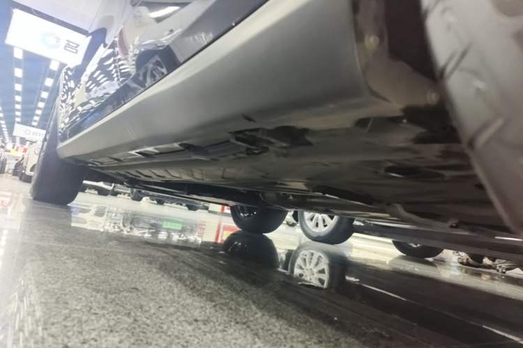 Used Mercedes-Benz GLC 2022 Second Facelift GLC 260 L 4MATIC Luxury Edition Left Side Sill