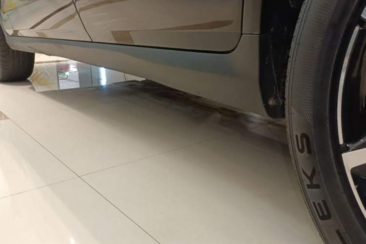 Used Mercedes-Benz GLC 2022 Second Facelift GLC 260 L 4MATIC Luxury Edition Left Side Sill