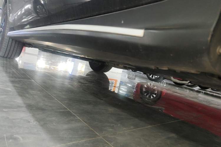 Used Mercedes-Benz GLC 2022 Facelift GLC 260 L 4MATIC Luxury Edition Left Side Sill