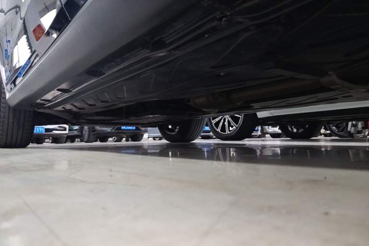 Used Mercedes-Benz GLC 2022 Second Facelift GLC 260 L 4MATIC Luxury Edition Left Side Sill