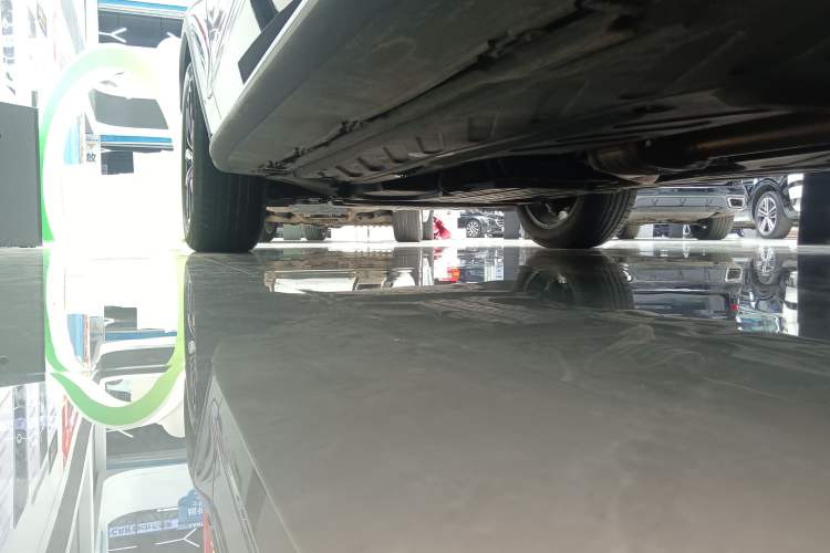 Used Mercedes-Benz GLC 2022 Facelift GLC 260 L 4MATIC Luxury Edition Left Side Sill