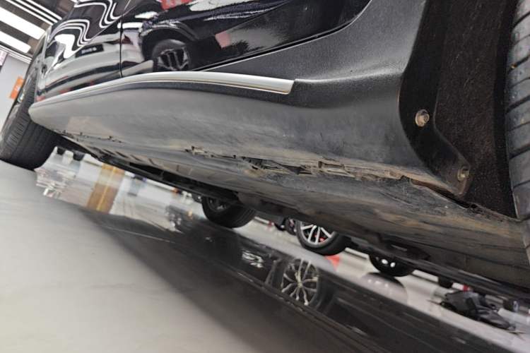 Used Mercedes-Benz GLC 2022 GLC 300 L 4MATIC Dynamic Model Left Side Sill
