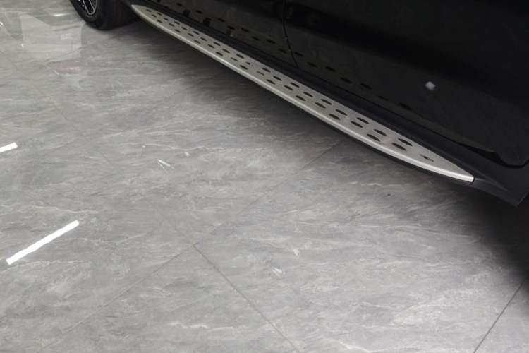 Used Mercedes-Benz GLC 2022 GLC 260 L 4MATIC Luxury Model Left Side Sill