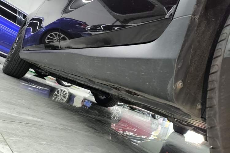 Used Mercedes-Benz GLC 2022 Facelift GLC 260 L 4MATIC Luxury Edition Left Side Sill