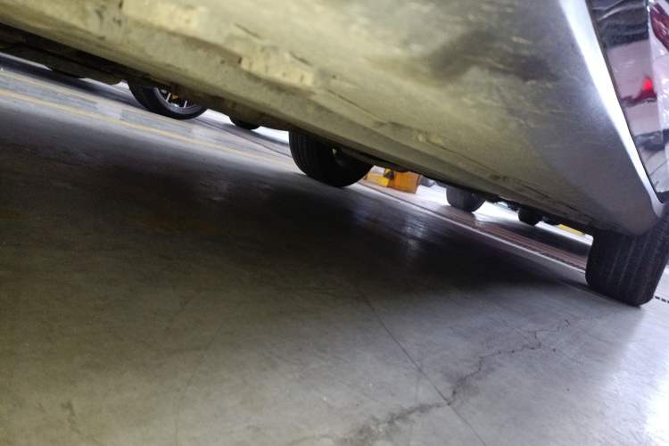 Used Mercedes-Benz GLC 2022 Facelift GLC 260 L 4MATIC Luxury Edition Left Side Sill