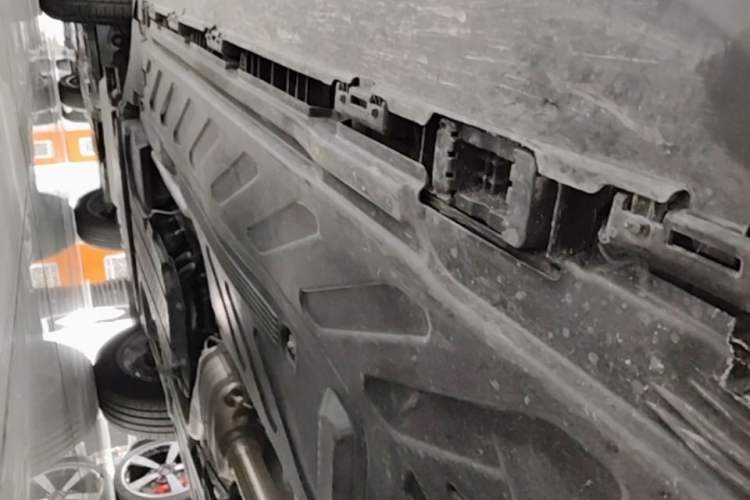 Used Mercedes-Benz GLC 2022 GLC 260 L 4MATIC Luxury Model Left Side Sill