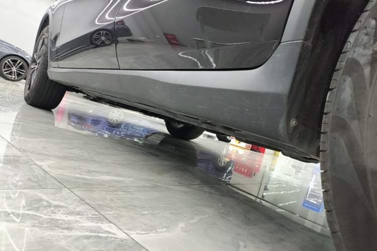 Used Mercedes-Benz GLC 2022 Facelift GLC 260 L 4MATIC Luxury Edition Left Side Sill