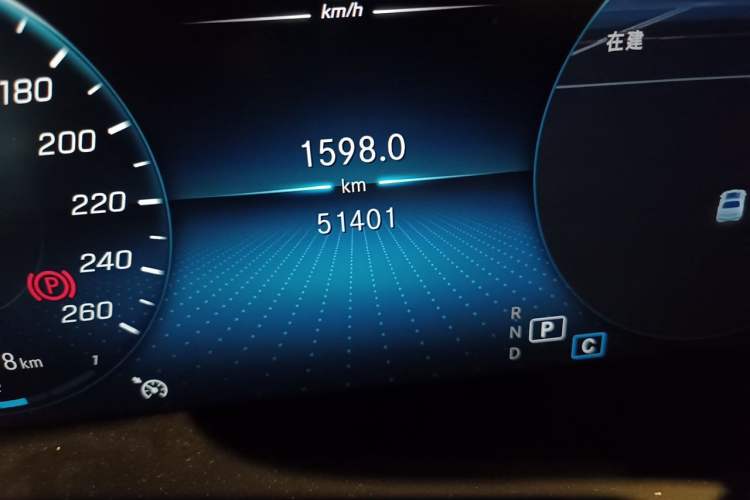 Used Mercedes-Benz GLC 2022 GLC 260 L 4MATIC Luxury Model Odometer Close Up