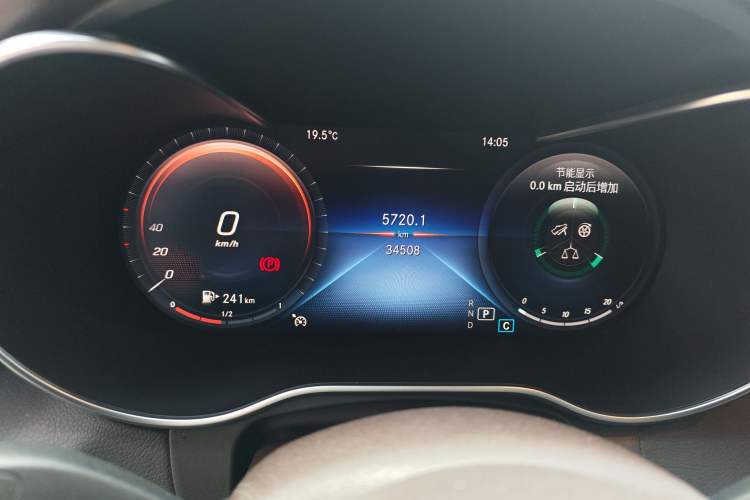 Used Mercedes-Benz GLC 2022 Second Facelift GLC 260 L 4MATIC Luxury Edition Odometer Close Up