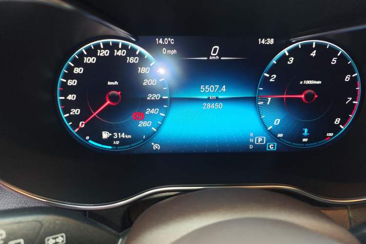 Used Mercedes-Benz GLC 2022 Second Facelift GLC 260 L 4MATIC Luxury Edition Odometer Close Up