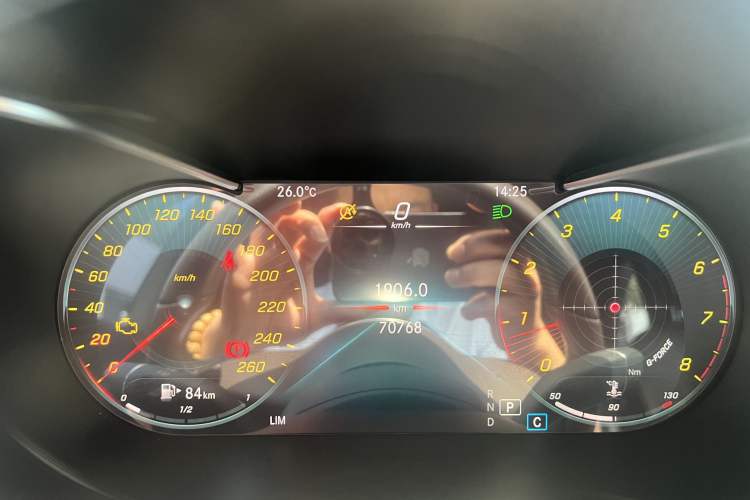 Used Mercedes-Benz GLC 2022 Facelifted GLC 260 L 4MATIC Dynamic Edition Odometer Close Up