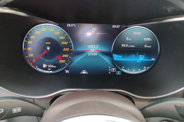 Used Mercedes-Benz GLC 2022 GLC 300 L 4MATIC Dynamic Model Odometer Close Up