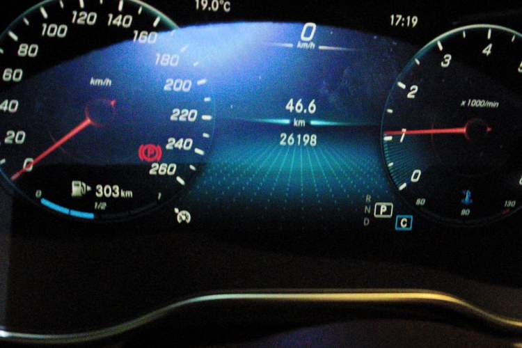 Used Mercedes-Benz GLC 2022 Second Facelift GLC 260 L 4MATIC Luxury Edition Odometer Close Up