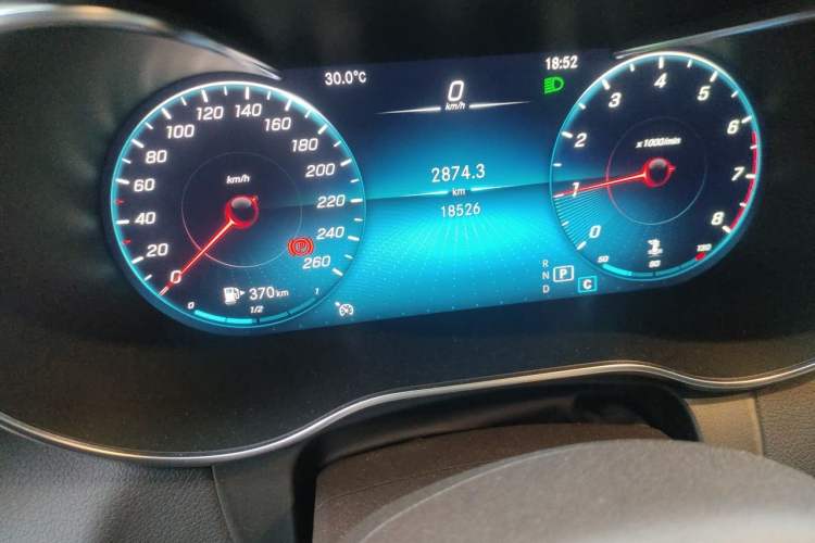 Used Mercedes-Benz GLC 2022 Second Facelift GLC 260 L 4MATIC Luxury Edition Odometer Close Up
