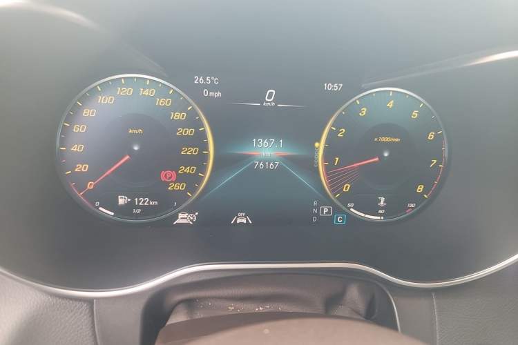 Used Mercedes-Benz GLC 2022 Second Facelift GLC 300 L 4MATIC Luxury Edition Odometer Close Up