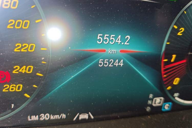 Used Mercedes-Benz GLC 2022 Second Facelift GLC 300 L 4MATIC Luxury Edition Odometer Close Up