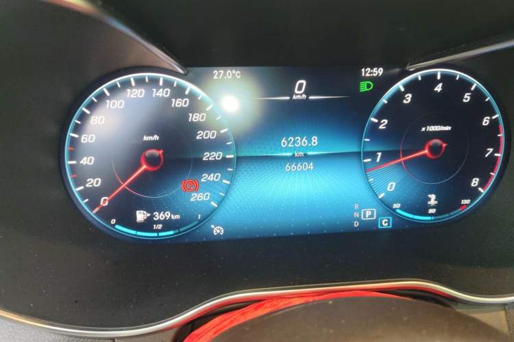 Used Mercedes-Benz GLC 2022 Facelift GLC 260 L 4MATIC Luxury Edition Odometer Close Up